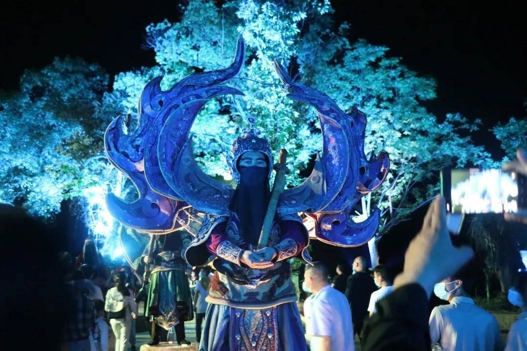 甜美奥莉吃甜点