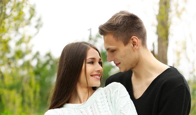 一张“诡异”的结婚照，仔细观察新娘的样子，揭露让人畏惧的真相