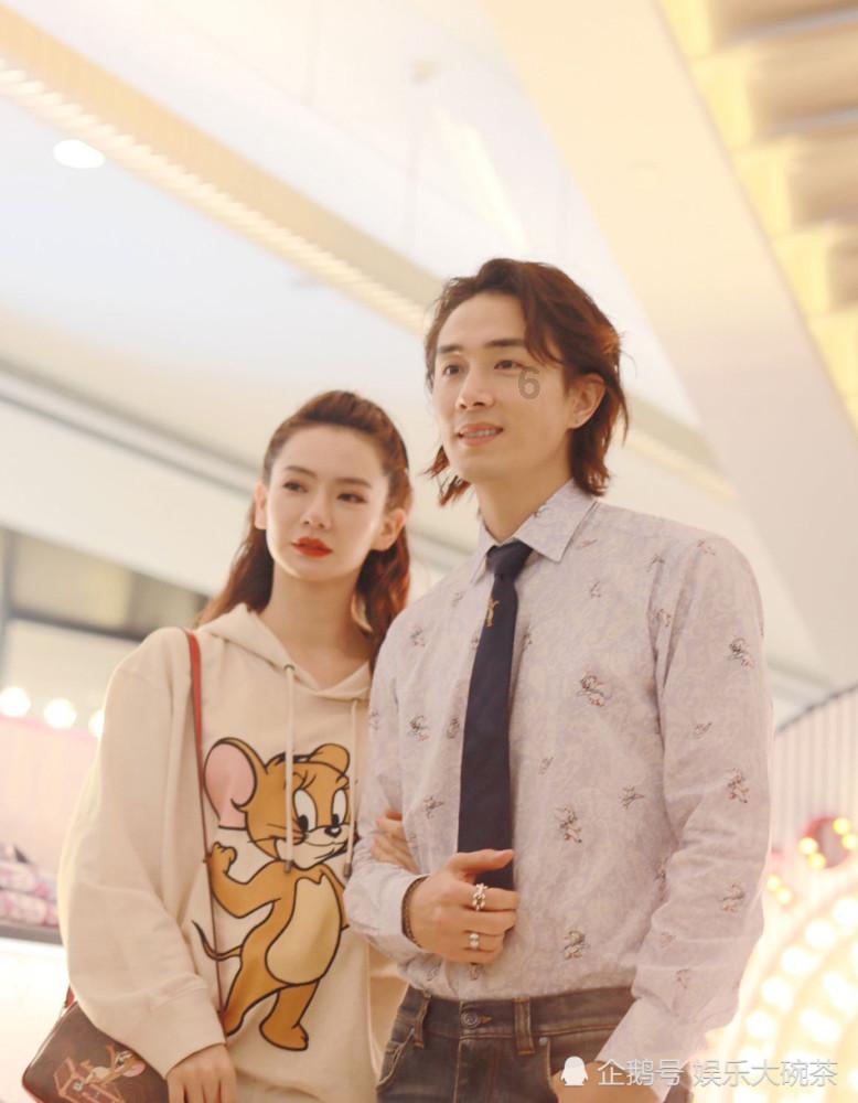 救援困倦的男孩