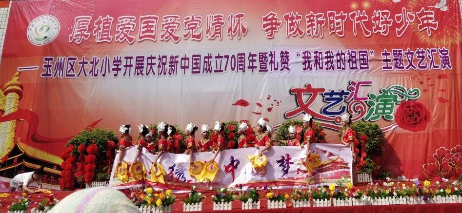 打造彩灯联名款“王者荣耀”“泡泡玛特”