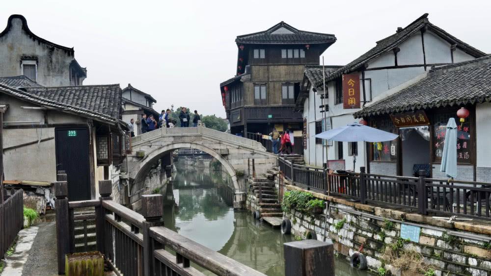 漯河：挂灯笼、亮彩灯 新春氛围感“拉满”